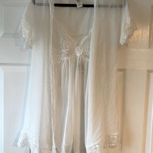 In-Bloom Chemise and Robe NWoT